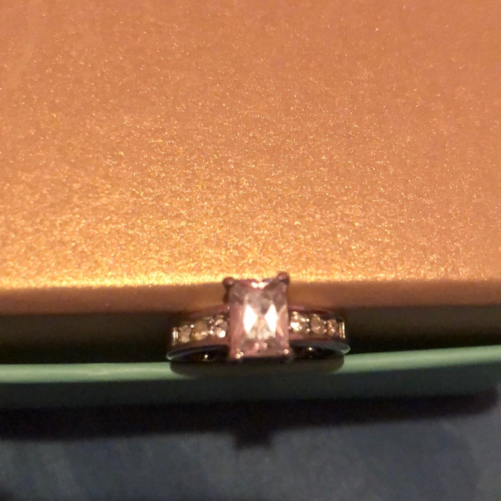 Ring —